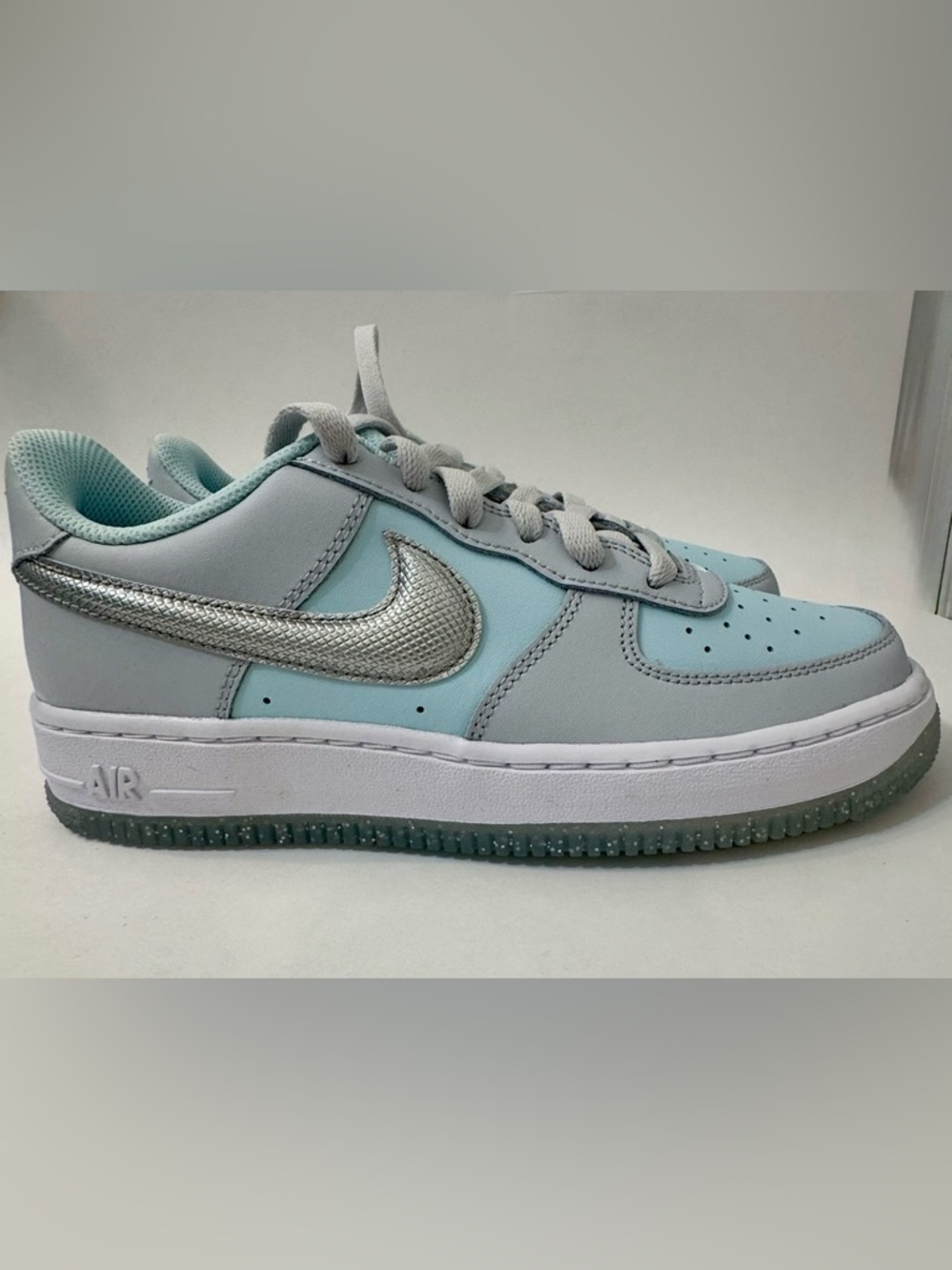 Nike Air Force 1 Low Pastel Blue/Gray Metallic Swoosh Women’s 7 (Youth 5.5Y) - Picture 5 of 8